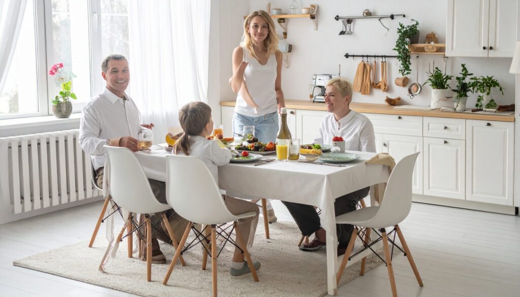 familj vid ett köksbord